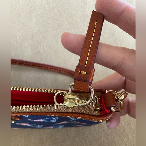 DOONEY & BOURKE NFL Patriots Football Team Fan Small Clutch Wristlet - Picture 4 of 9